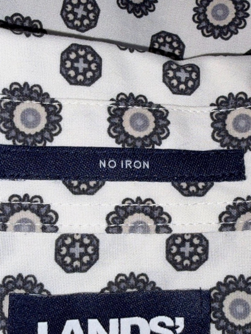 Lands’ End No Iron Button Front Shirt Women’s 18 Black White Geometric - Picture 11 of 14